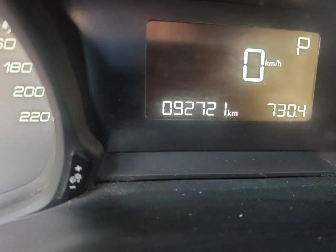 Peugeot 308 2018 230THP Automatic Luxury Edition — миниатюра 12