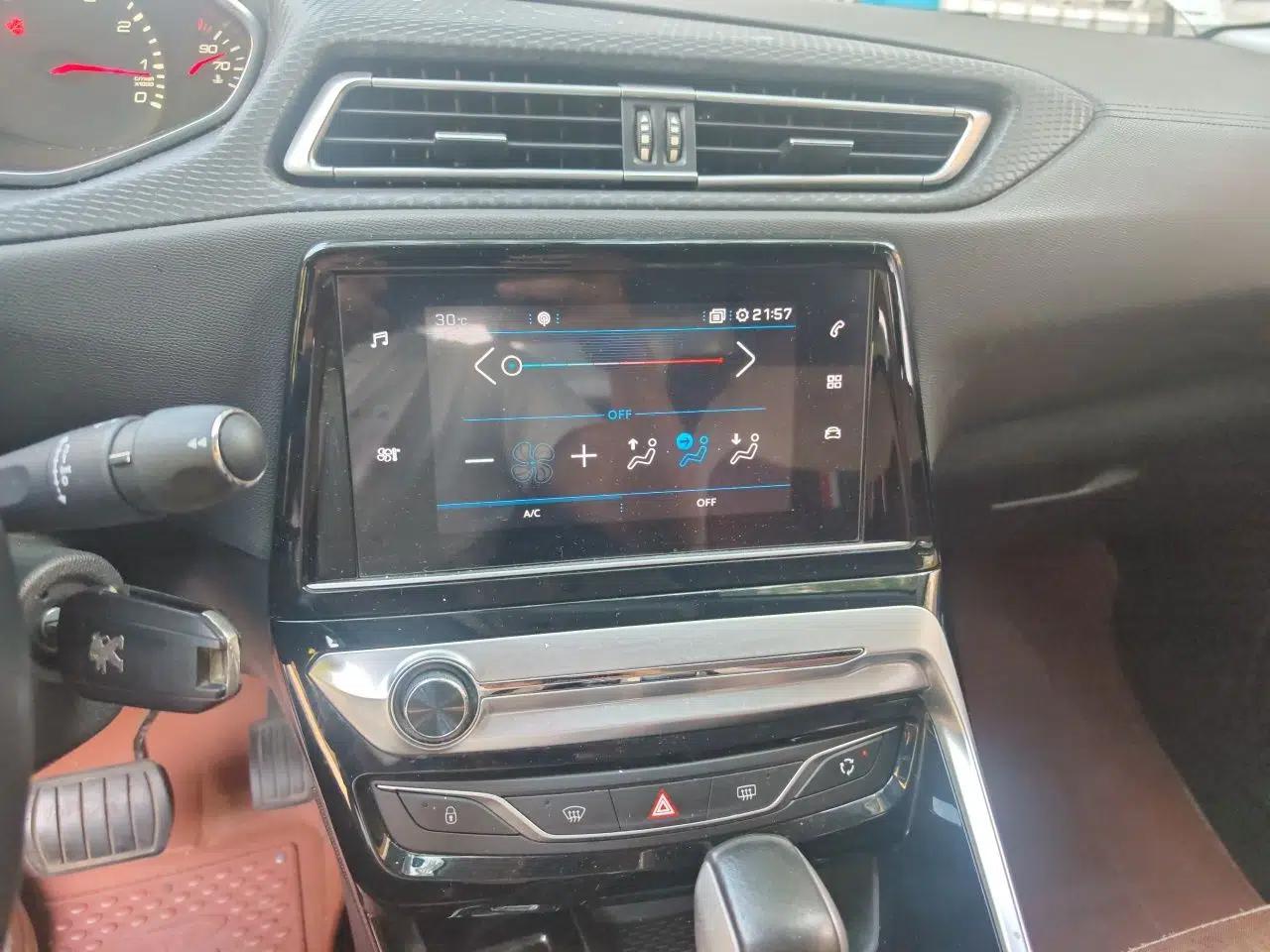 Peugeot 308 2018 230THP Automatic Luxury Edition — миниатюра 13
