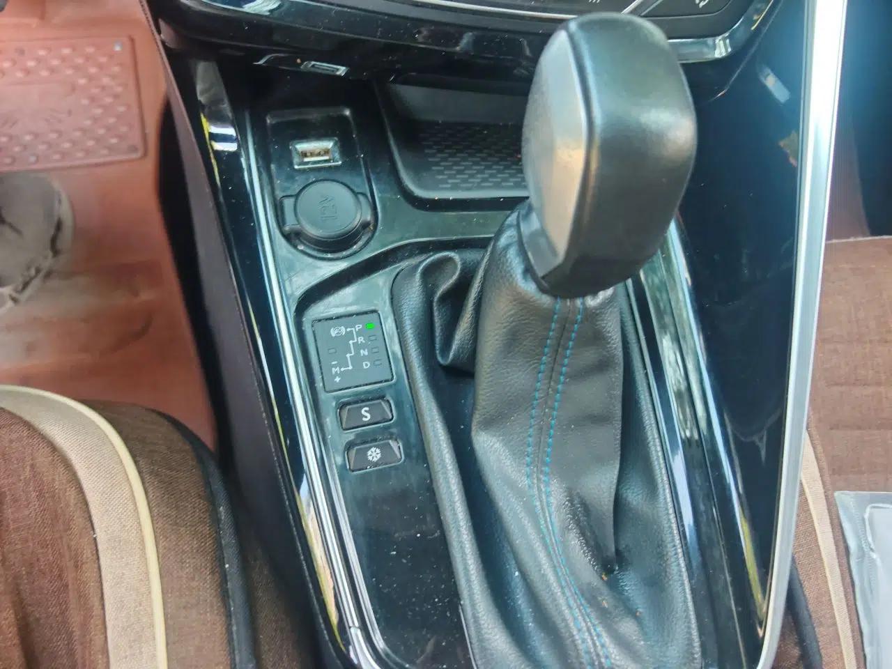 Peugeot 308 2018 230THP Automatic Luxury Edition — миниатюра 14