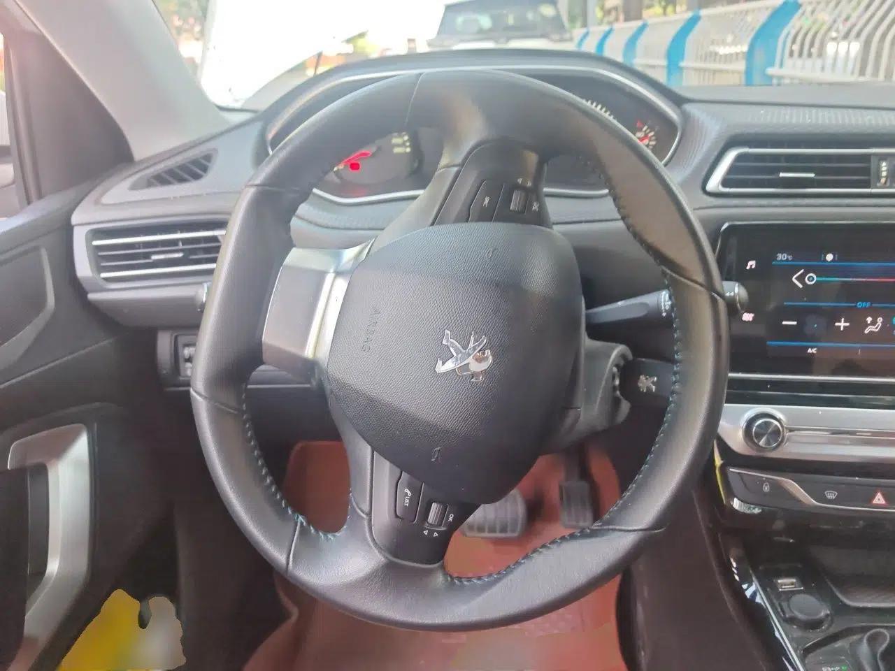 Peugeot 308 2018 230THP Automatic Luxury Edition — миниатюра 10