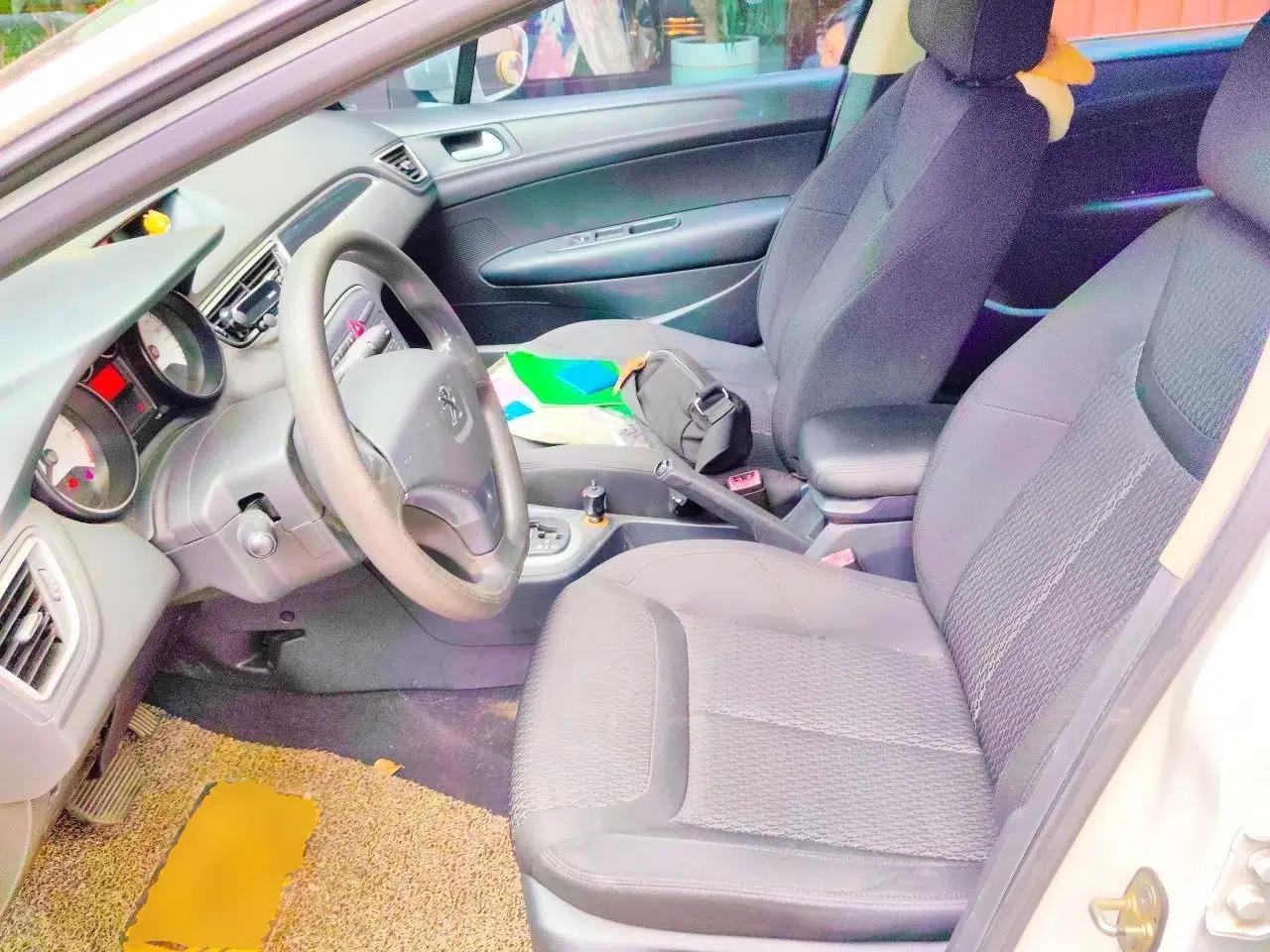 Peugeot 308 2014 Enjoy Edition Classic 1.6L Automatic Premium Model — миниатюра 12