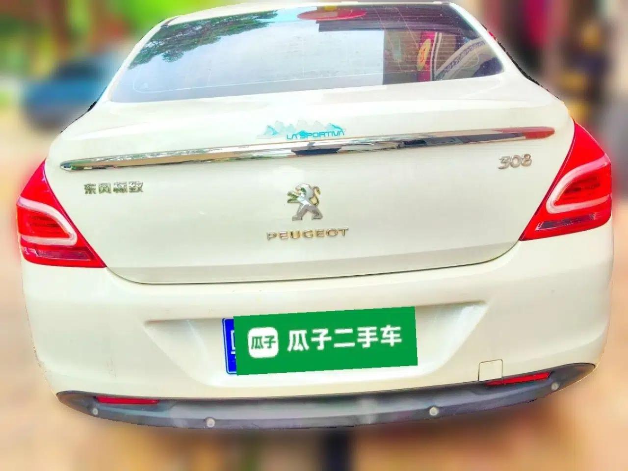 Peugeot 308 2014 Enjoy Edition Classic 1.6L Automatic Premium Model — миниатюра 3