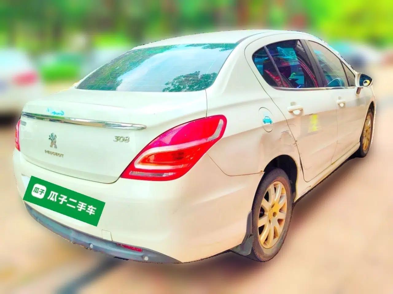 Peugeot 308 2014 Enjoy Edition Classic 1.6L Automatic Premium Model — миниатюра 4