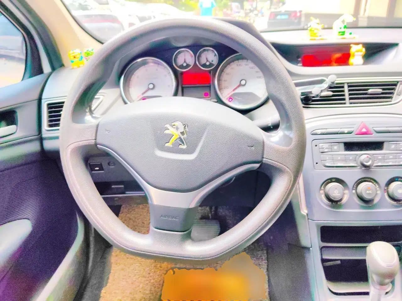 Peugeot 308 2014 Enjoy Edition Classic 1.6L Automatic Premium Model — миниатюра 7