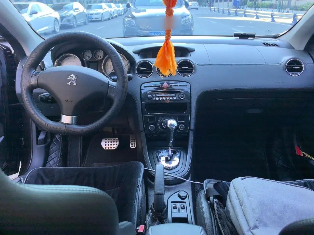 Peugeot 308 2012 1.6T CC Luxury Model — миниатюра 9