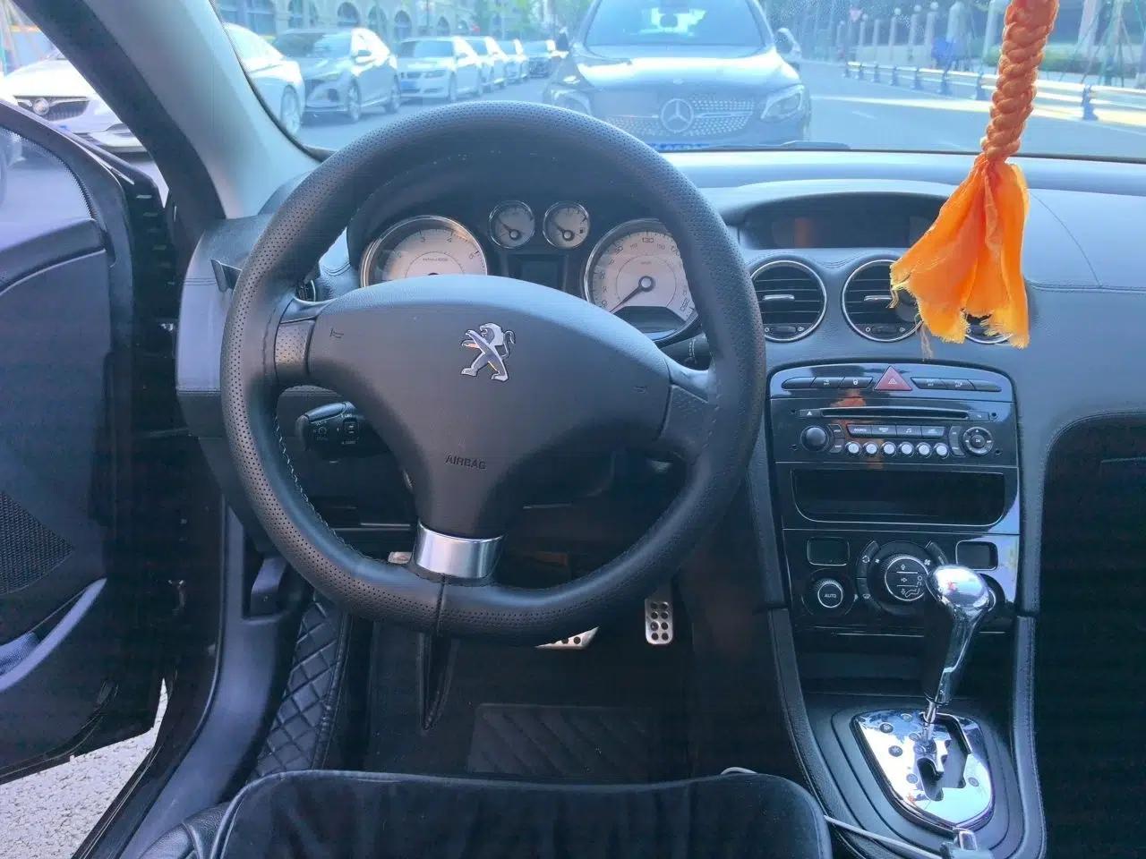 Peugeot 308 2012 1.6T CC Luxury Model — миниатюра 10