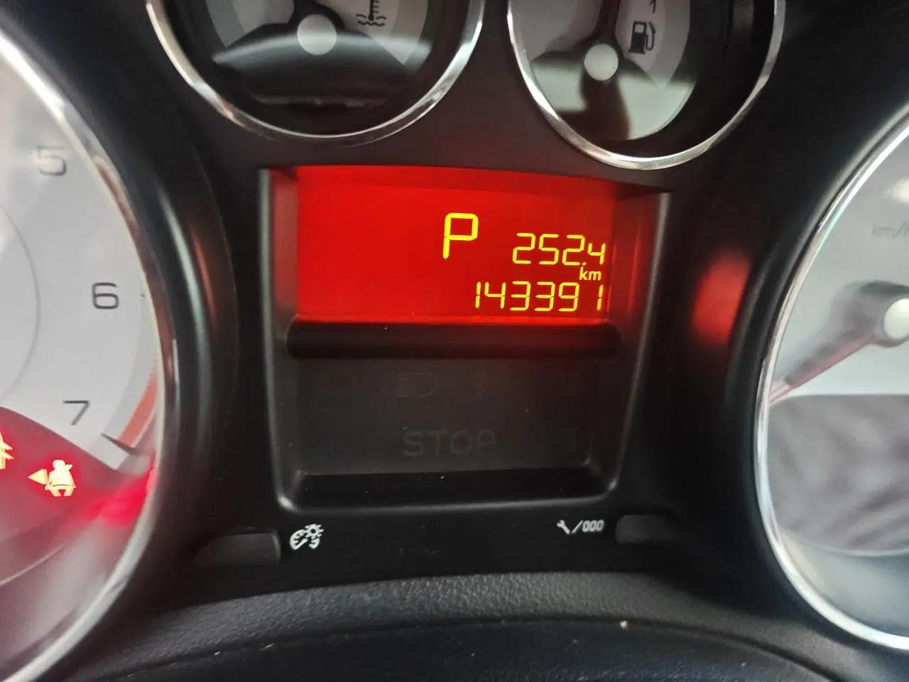 Peugeot 308 2013 1.6L Automatic YouShang Model — миниатюра 12