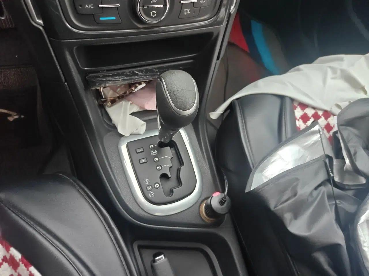 Peugeot 308 2013 1.6L Automatic YouShang Model — миниатюра 14