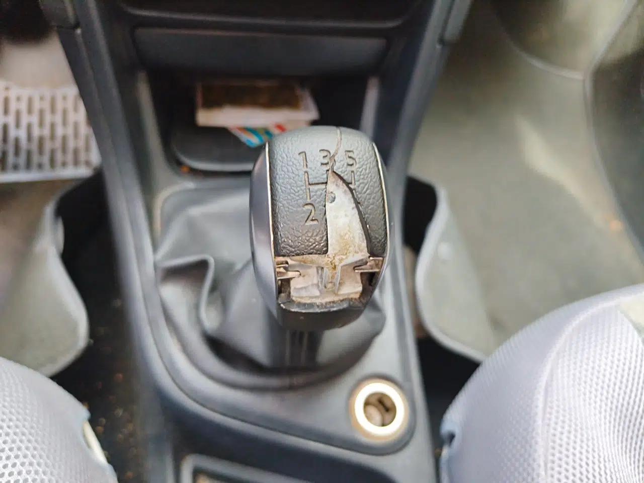 Peugeot 308 2013 1.6L Manual YouShang Model — миниатюра 14