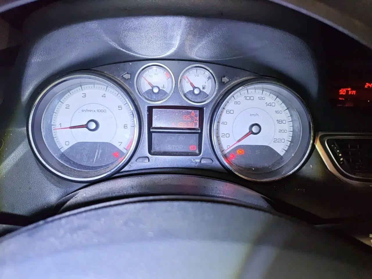 Peugeot 308 2014 Enjoy Edition Classic 1.6L Manual YouShang Model — миниатюра 11