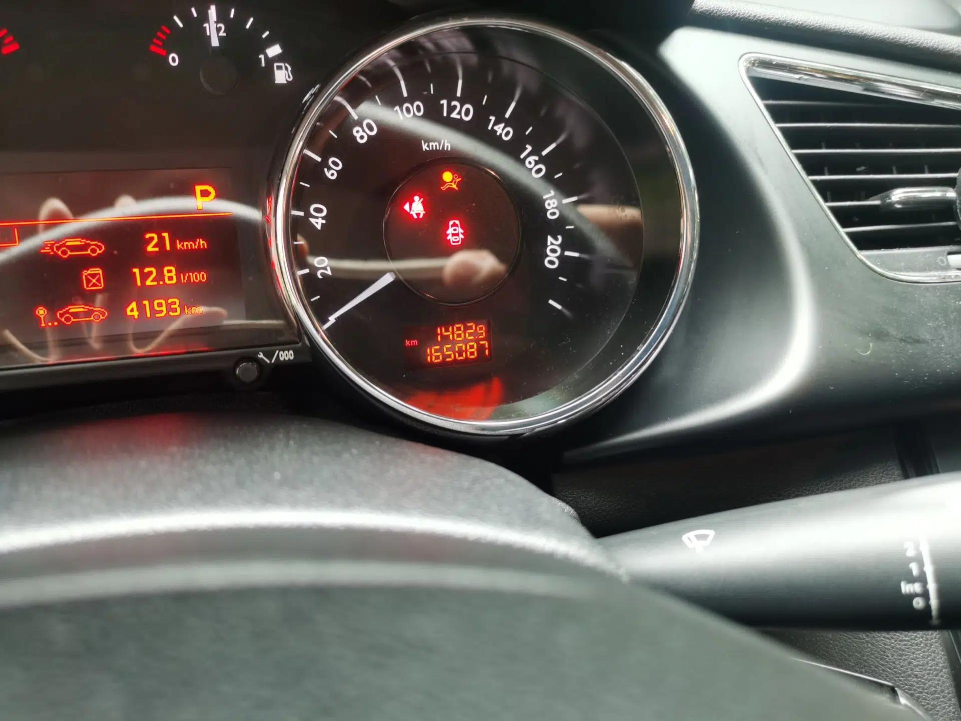 Peugeot 3008 2015 2.0L Automatic Classic Edition — миниатюра 12