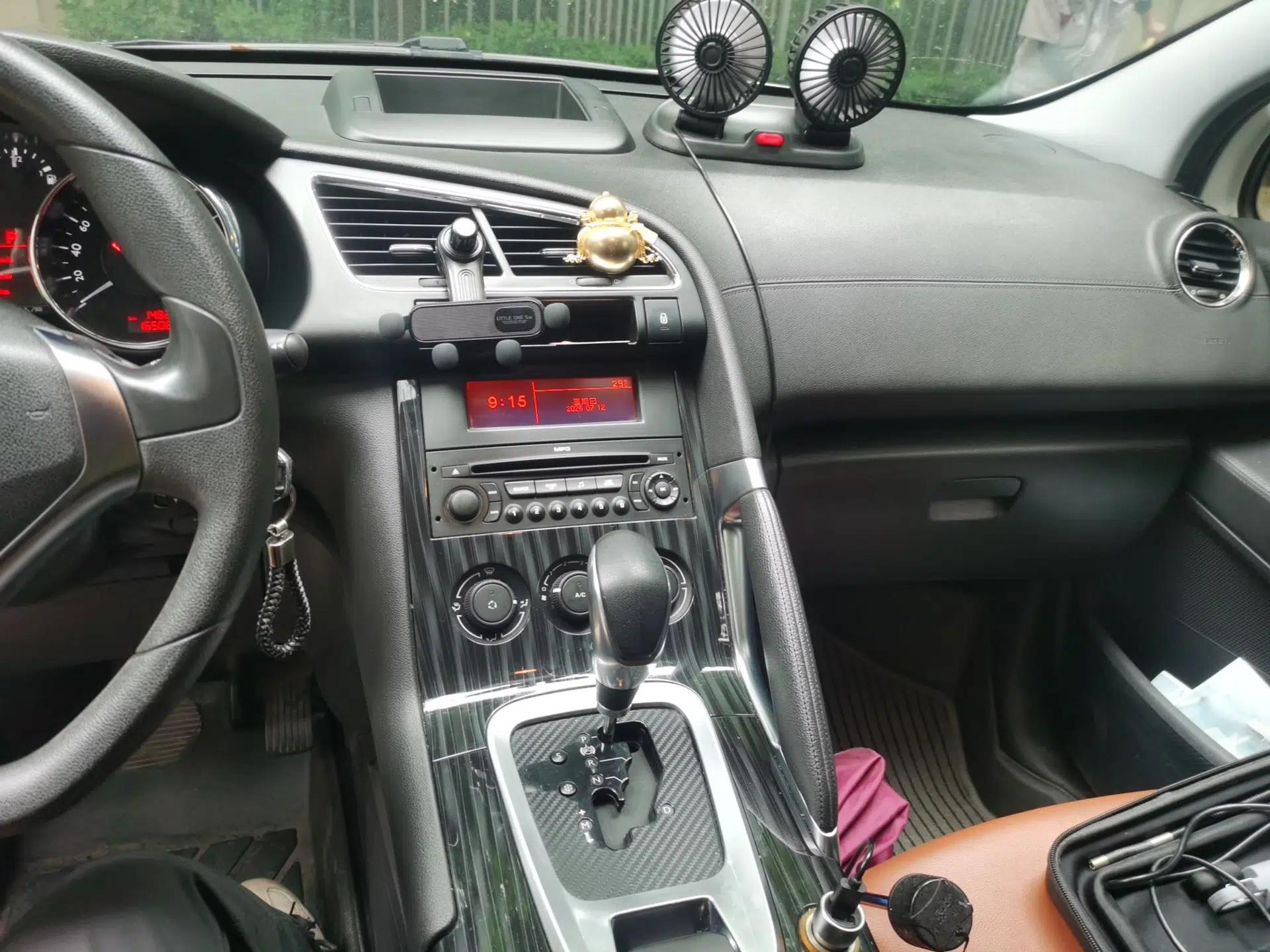 Peugeot 3008 2015 2.0L Automatic Classic Edition — миниатюра 13
