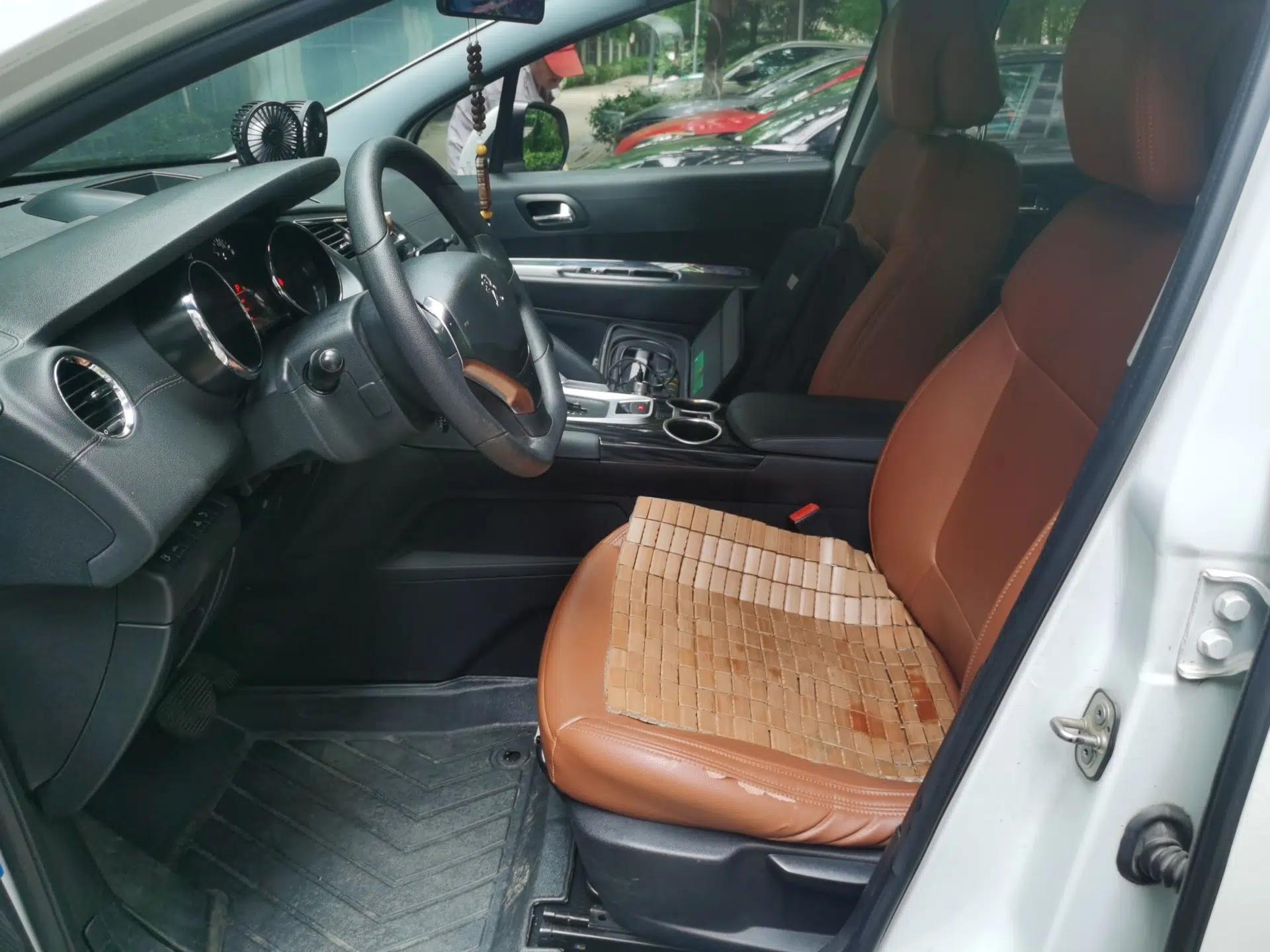Peugeot 3008 2015 2.0L Automatic Classic Edition — миниатюра 15