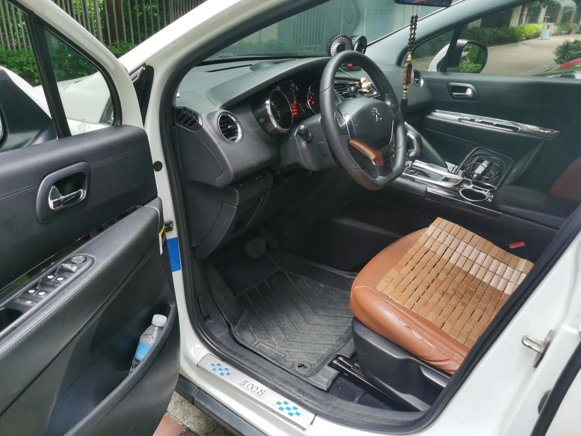 Peugeot 3008 2015 2.0L Automatic Classic Edition — миниатюра 16