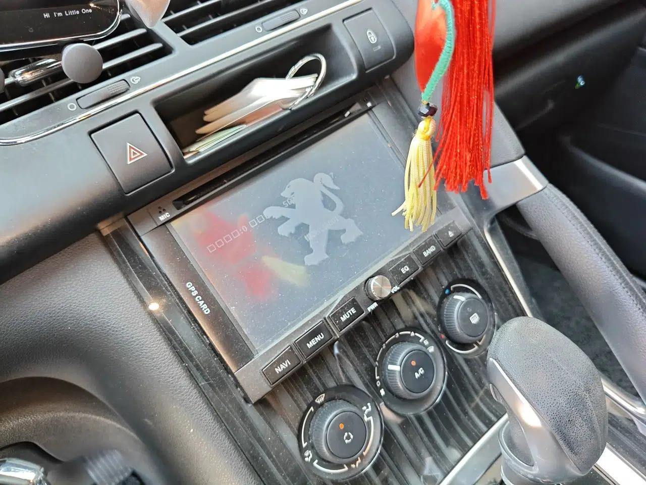 Peugeot 3008 2015 2.0L Automatic Classic Edition — миниатюра 13