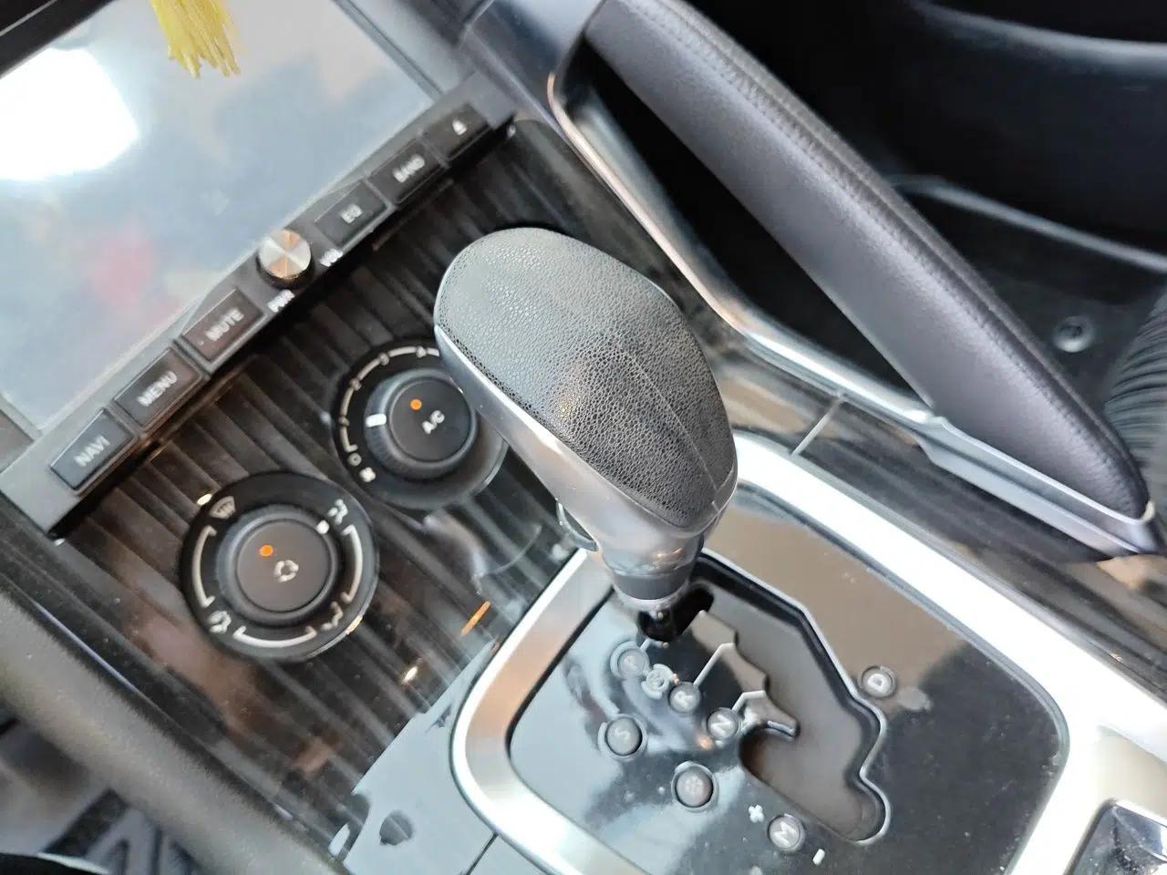 Peugeot 3008 2015 2.0L Automatic Classic Edition — миниатюра 14