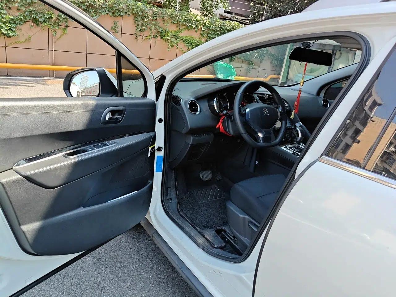 Peugeot 3008 2015 2.0L Automatic Classic Edition — миниатюра 16