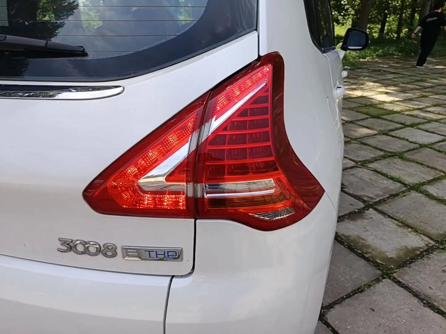 Peugeot 3008 2015 1.6THP Automatic Prestige Edition — миниатюра 9