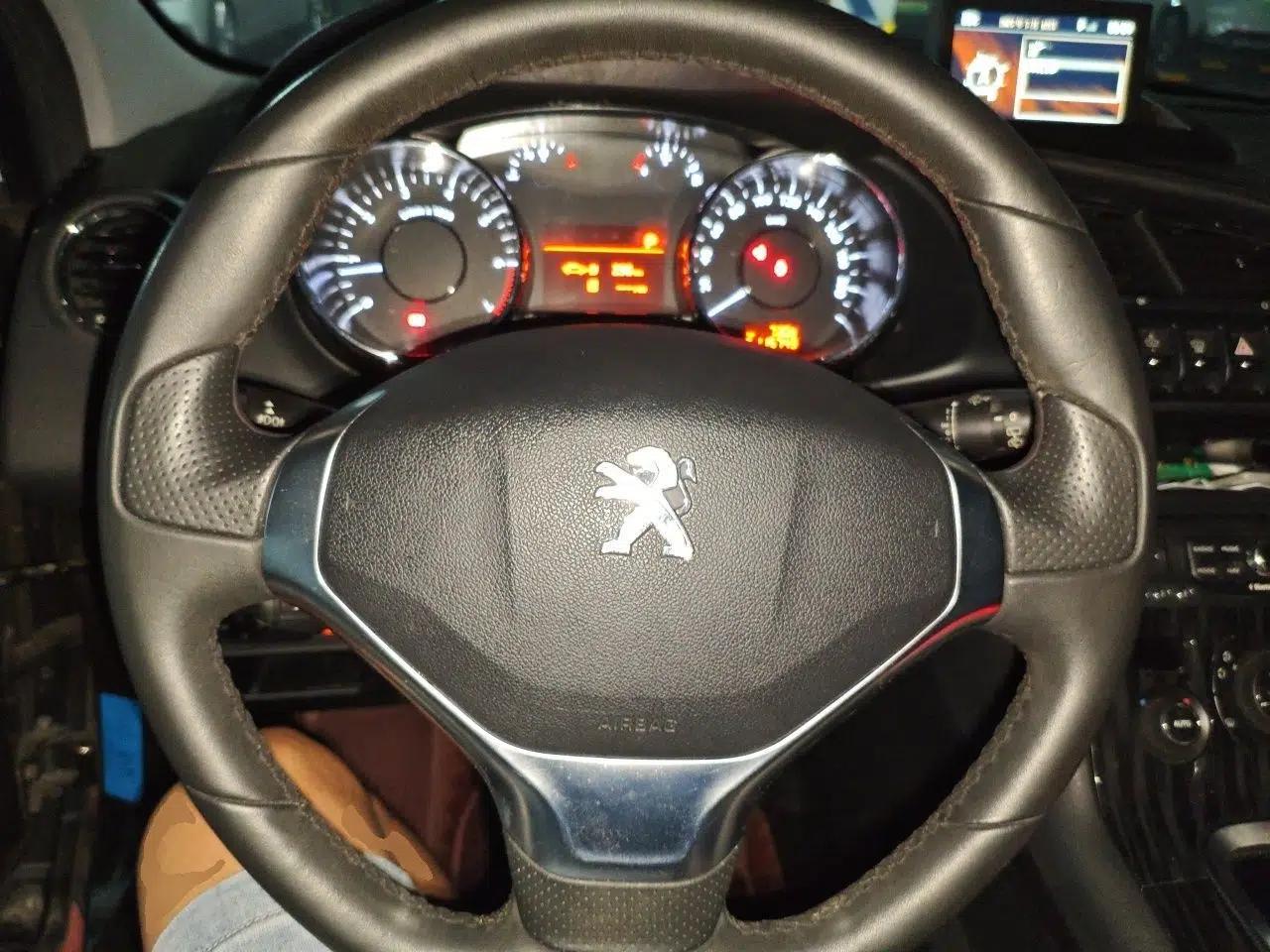 Peugeot 3008 2013 1.6THP Roland Garros Edition — миниатюра 10