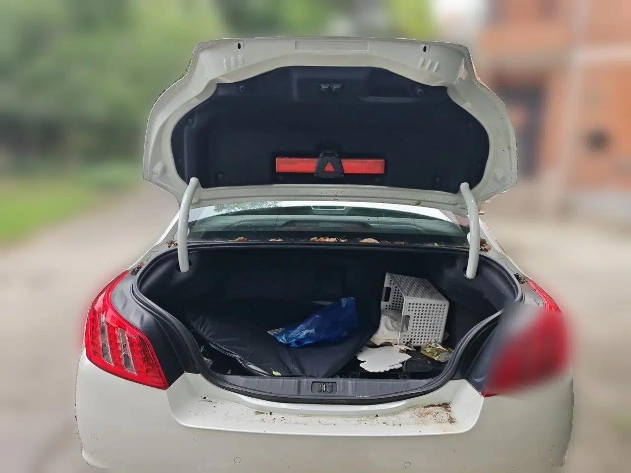 Peugeot 508 2012 2.0L Automatic Smart Enjoyment Version — миниатюра 19