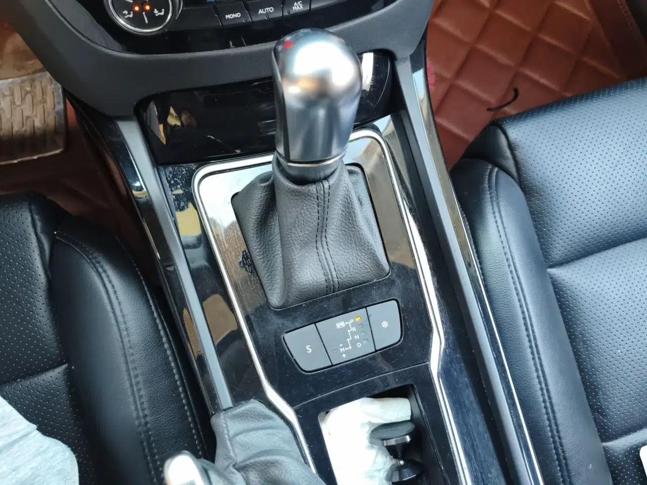 Peugeot 508 2013 2.0L 2nd Anniversary Edition with Automatic Sunroof – Classic Version — миниатюра 14