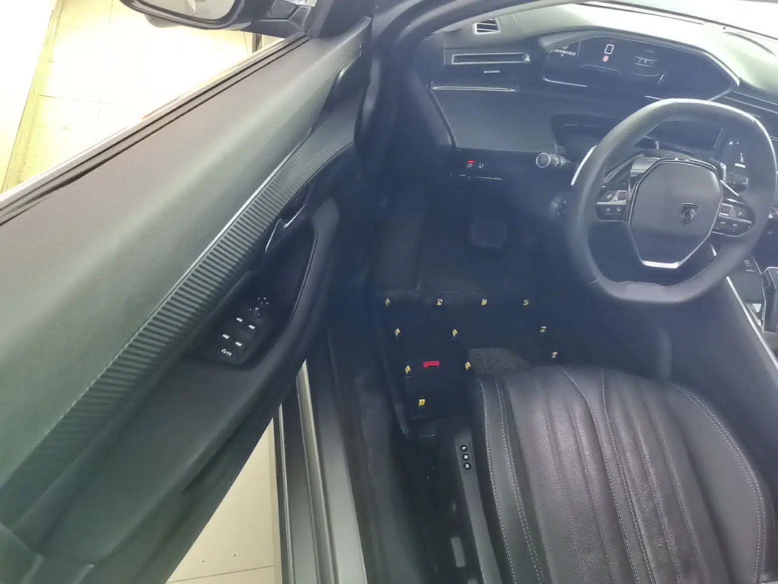 Peugeot 508 2023 508L 400THP Driving Flagship Edition — миниатюра 23