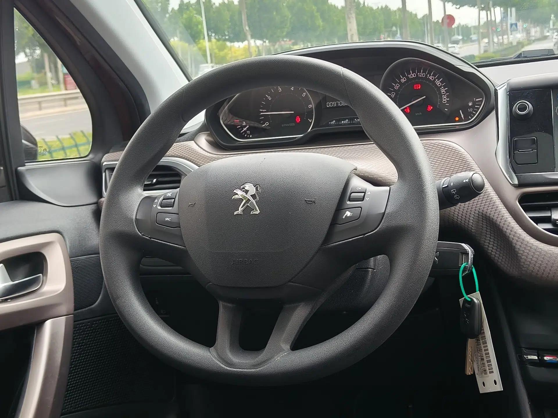 Peugeot 2008 2014 1.6L Manual Fashion Edition — миниатюра 18
