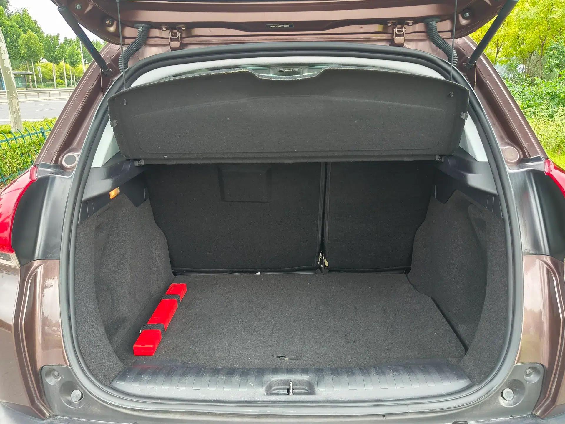 Peugeot 2008 2014 1.6L Manual Fashion Edition — миниатюра 27
