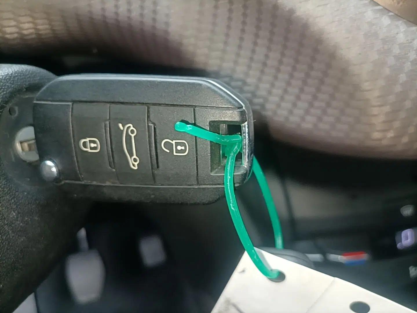 Peugeot 2008 2014 1.6L Manual Fashion Edition — миниатюра 28