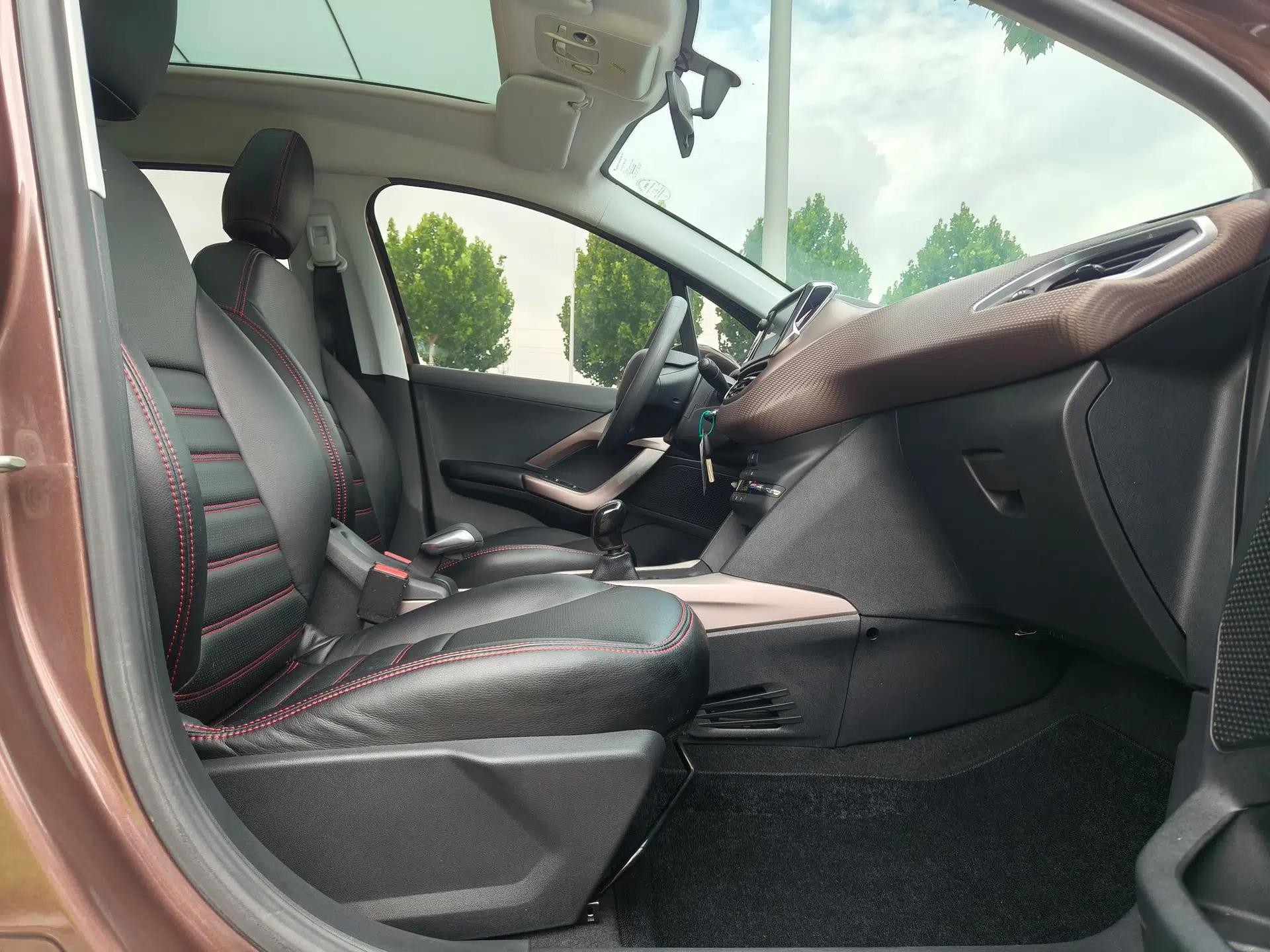 Peugeot 2008 2014 1.6L Manual Fashion Edition — миниатюра 29