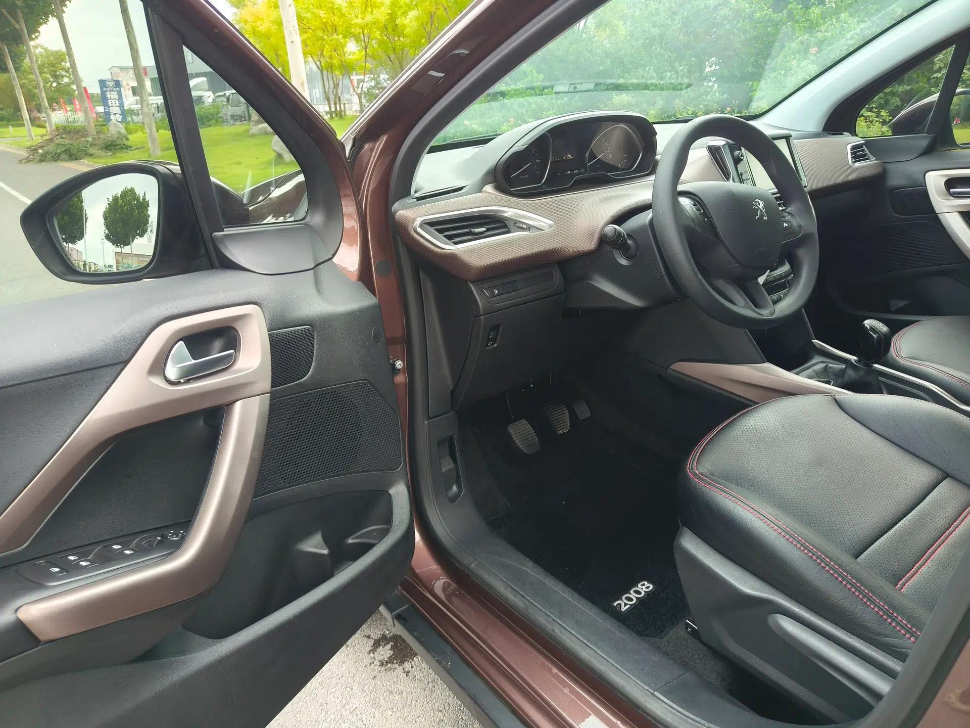 Peugeot 2008 2014 1.6L Manual Fashion Edition — миниатюра 33
