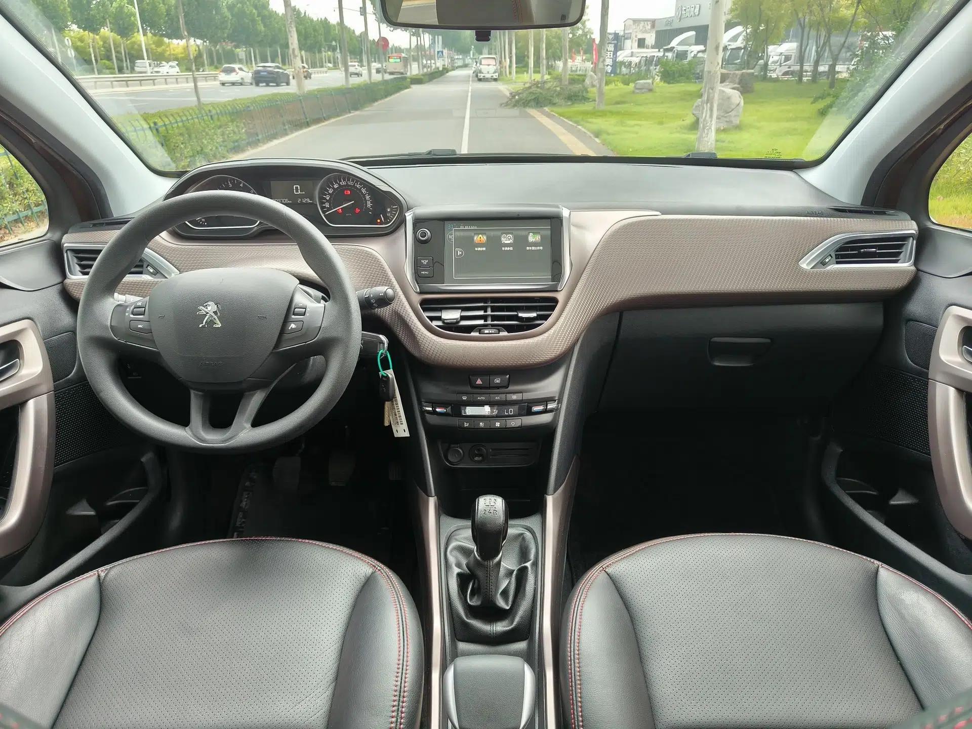Peugeot 2008 2014 1.6L Manual Fashion Edition — миниатюра 34
