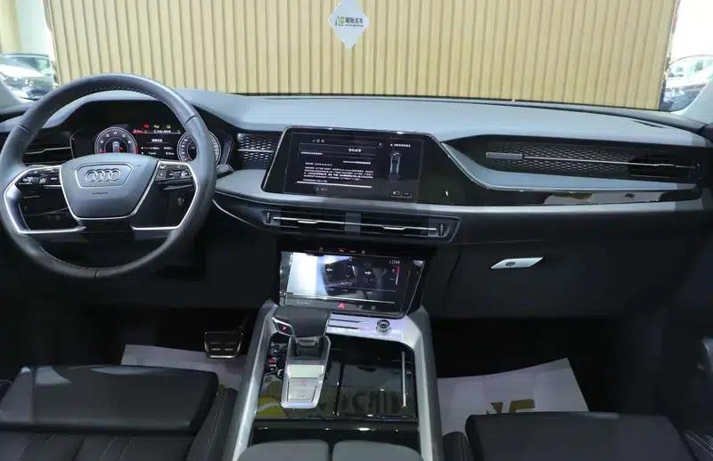 Audi Q6 2025 40TFSI quattro Commemorative Edition, Feathered Package, 7-seater — миниатюра 14