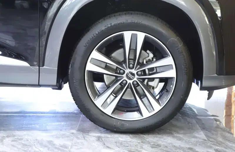 Audi Q6 2025 40TFSI quattro Commemorative Edition, Feathered Package, 7-seater — миниатюра 6