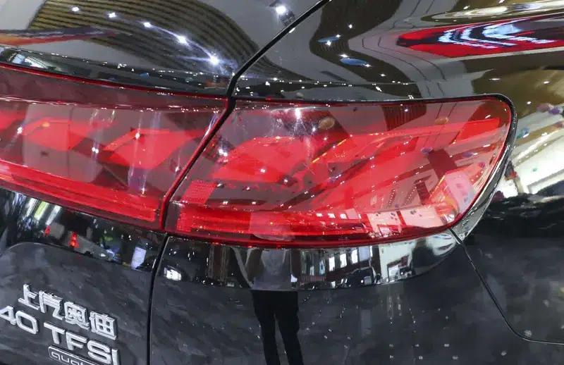Audi Q6 2025 40TFSI quattro Commemorative Edition, Feathered Package, 7-seater — миниатюра 7