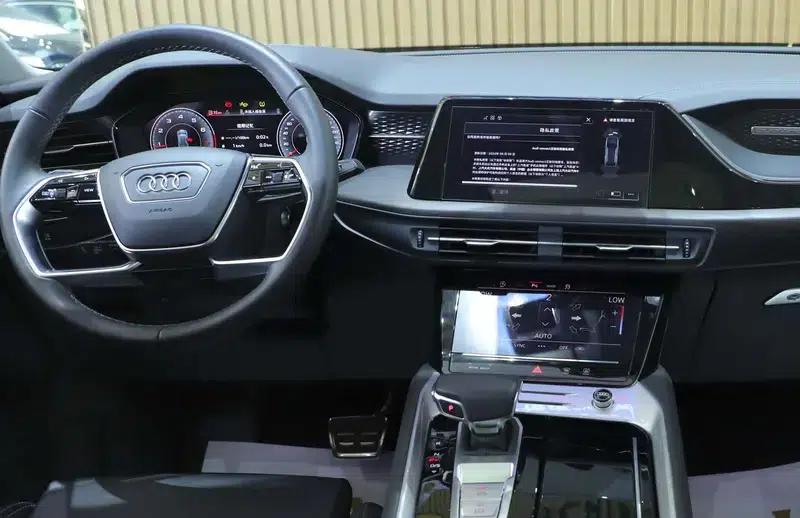 Audi Q6 2025 40TFSI quattro Commemorative Edition, Feathered Package, 7-seater — миниатюра 8