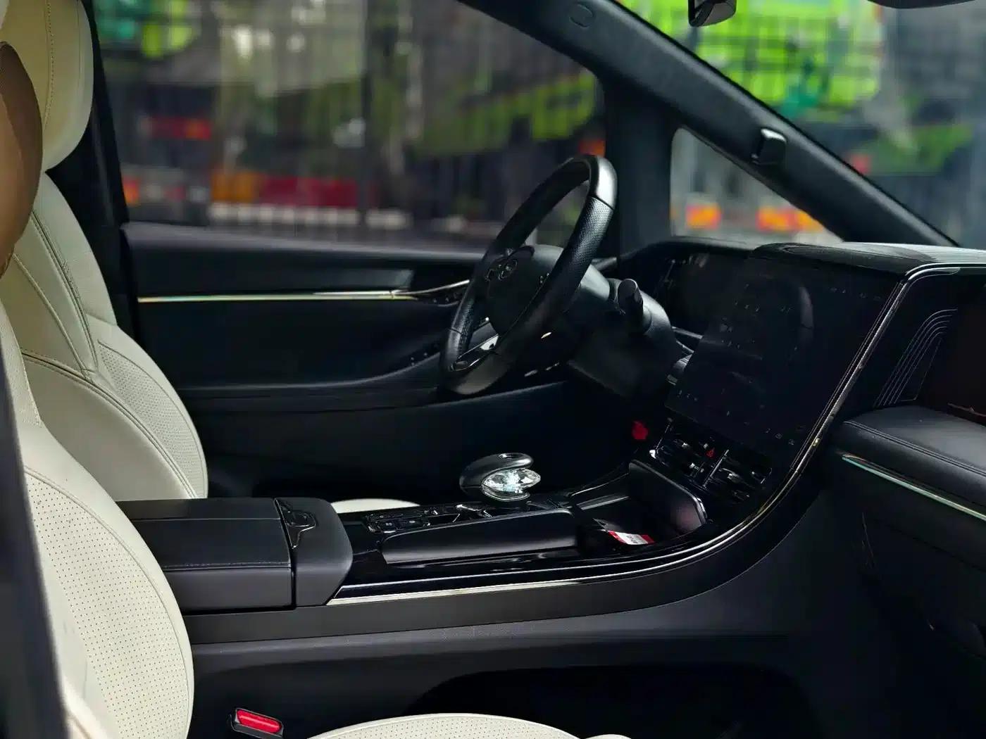 Trumpchi M8 2023 Master Series Hybrid Flagship Edition — миниатюра 14