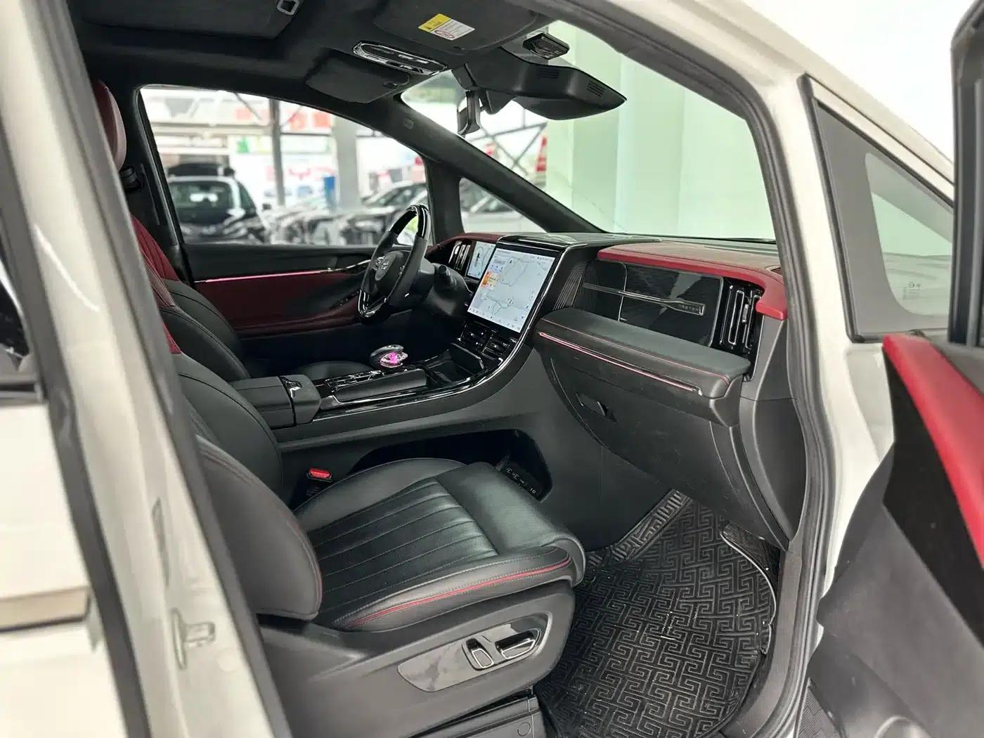 Trumpchi M8 2023 Master Series 400T Supreme Edition — миниатюра 12