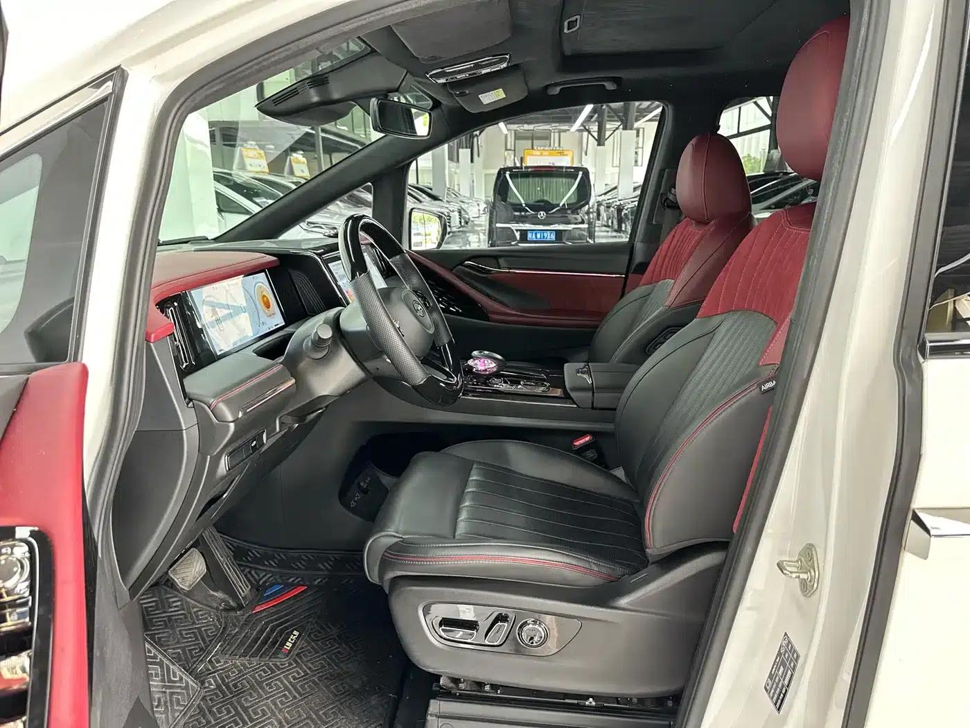 Trumpchi M8 2023 Master Series 400T Supreme Edition — миниатюра 9
