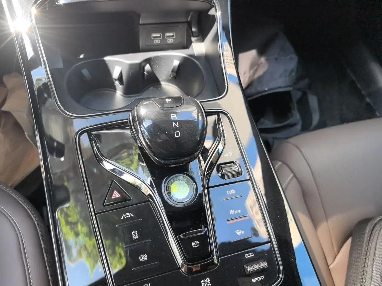 BYD Han 2020 DM Four-Wheel Drive Performance Edition Luxury Model — миниатюра 14