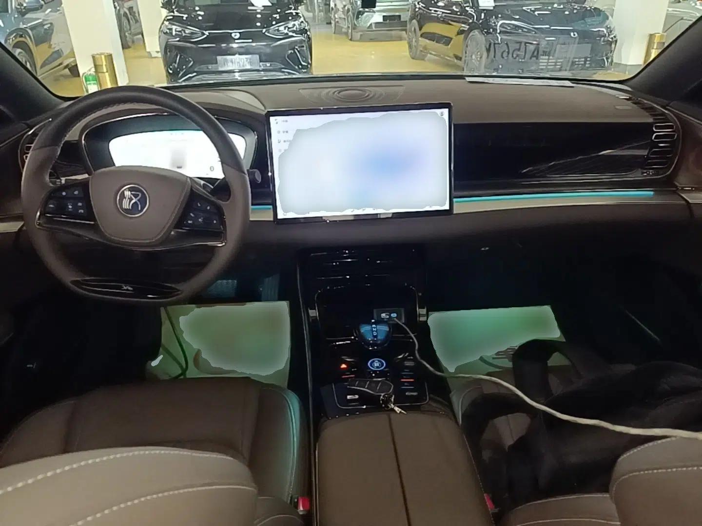 BYD Han 2024 DM-i Glory Edition 121KM Prestige Model — миниатюра 12