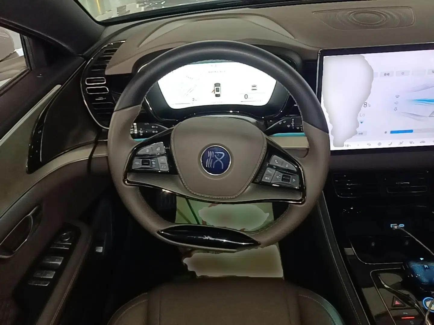 BYD Han 2024 DM-i Glory Edition 121KM Prestige Model — миниатюра 13
