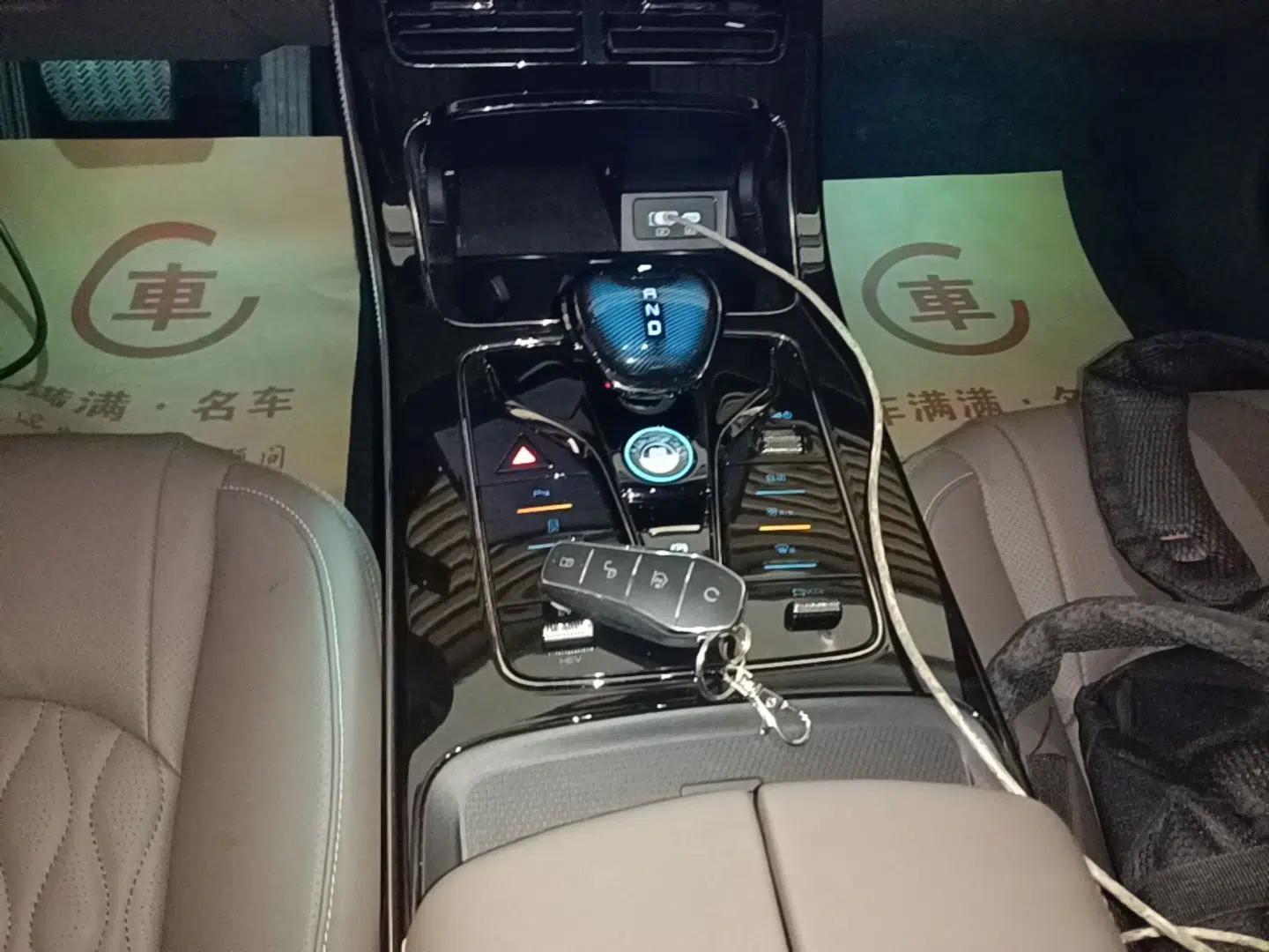 BYD Han 2024 DM-i Glory Edition 121KM Prestige Model — миниатюра 16