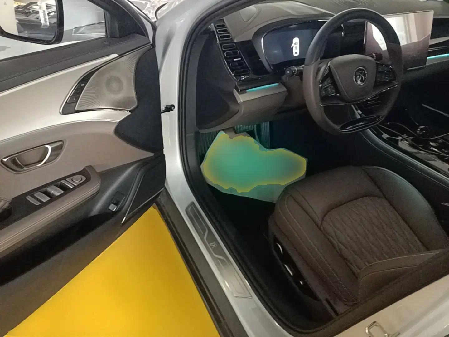 BYD Han 2024 DM-i Glory Edition 121KM Prestige Model — миниатюра 18