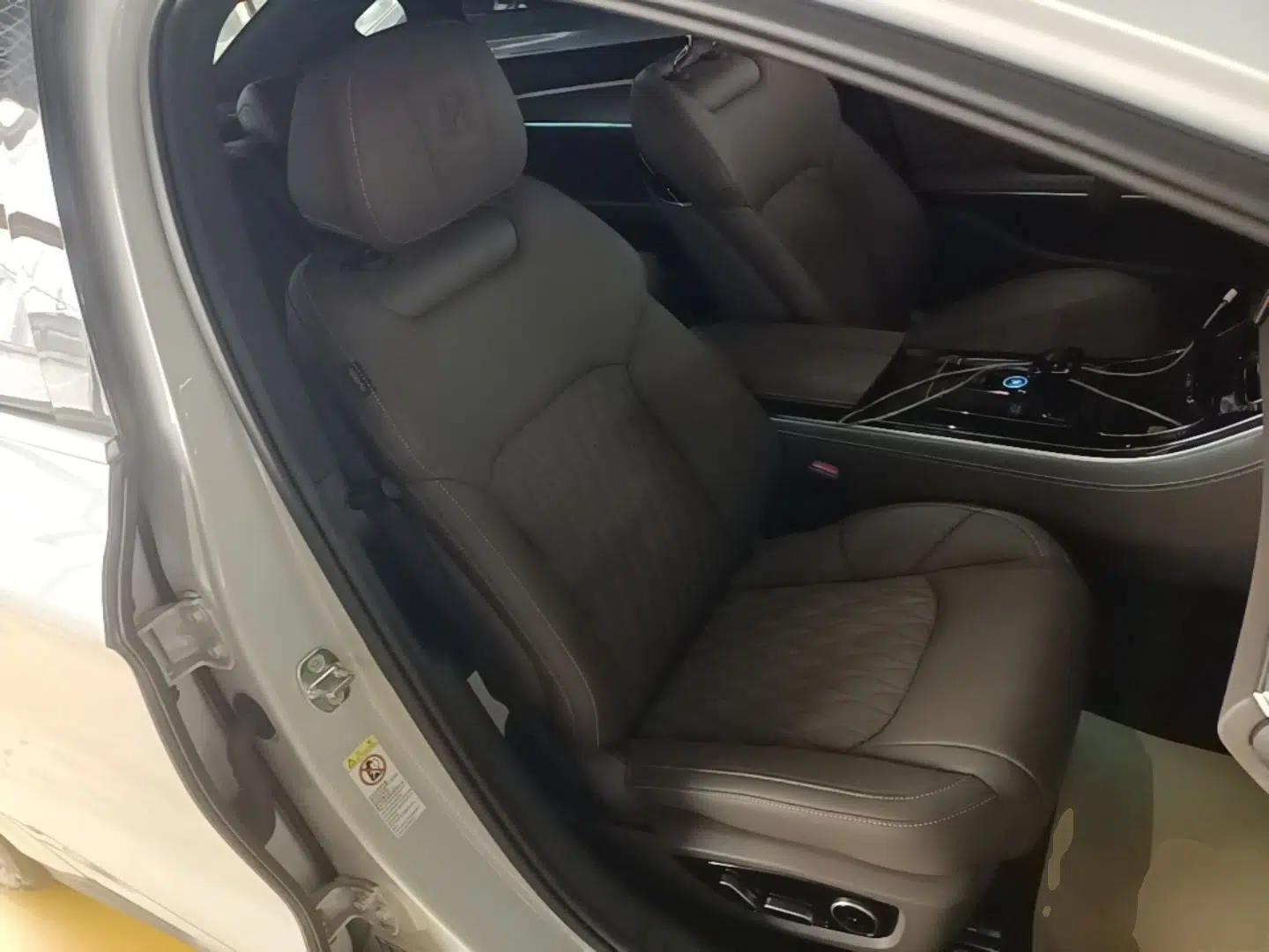 BYD Han 2024 DM-i Glory Edition 121KM Prestige Model — миниатюра 19