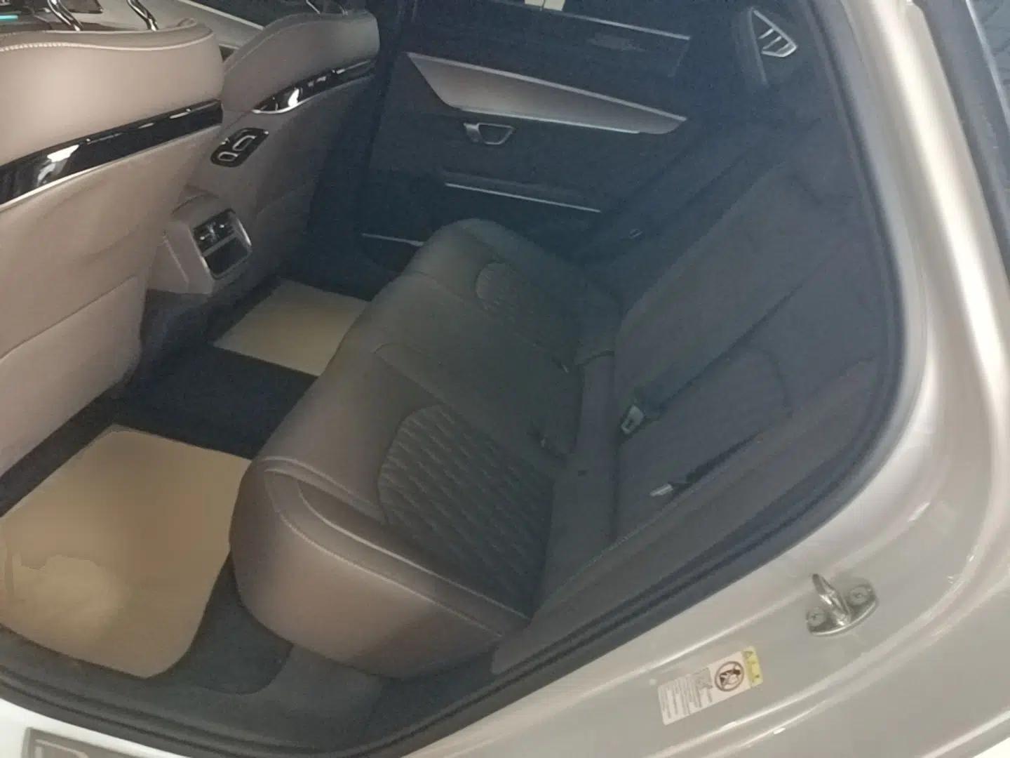 BYD Han 2024 DM-i Glory Edition 121KM Prestige Model — миниатюра 20