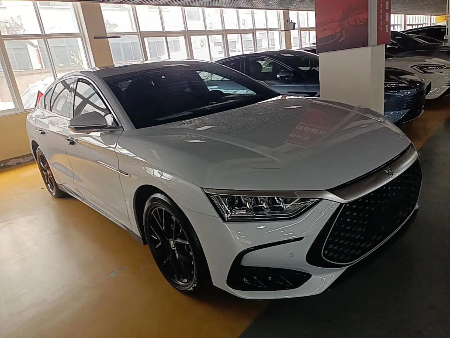 BYD Han 2024 DM-i Glory Edition 121KM Prestige Model — миниатюра 3