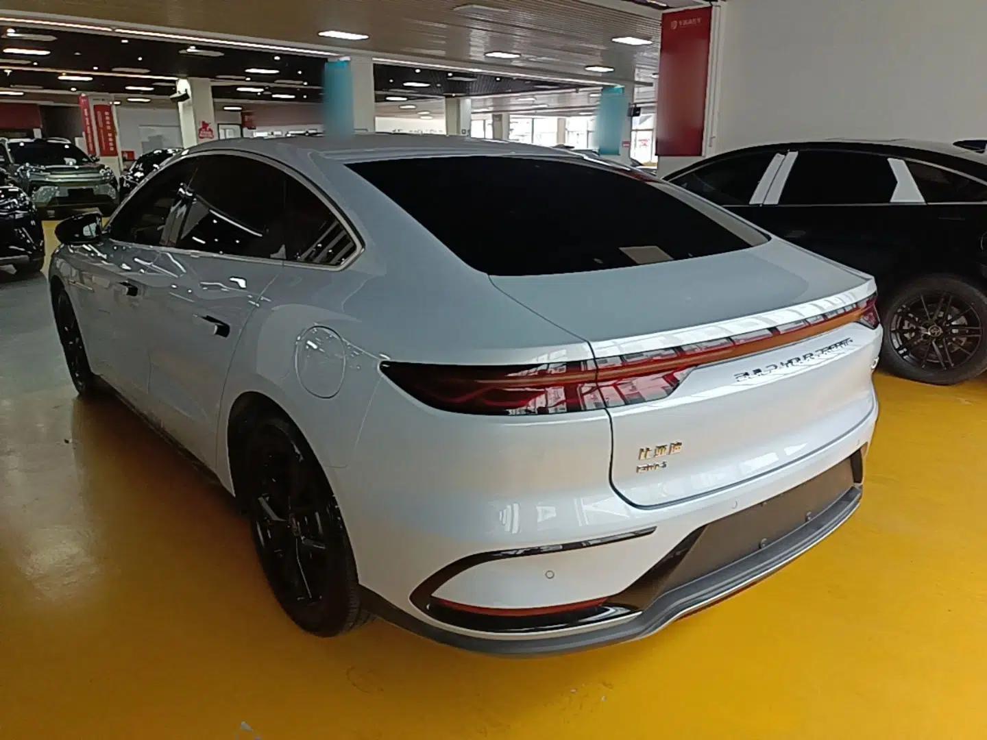 BYD Han 2024 DM-i Glory Edition 121KM Prestige Model — миниатюра 4