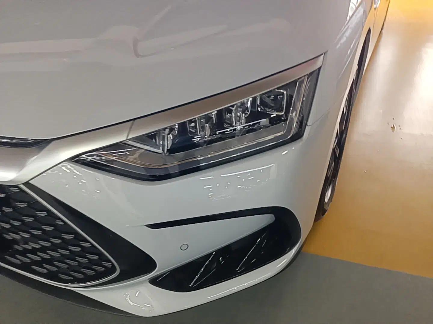 BYD Han 2024 DM-i Glory Edition 121KM Prestige Model — миниатюра 8