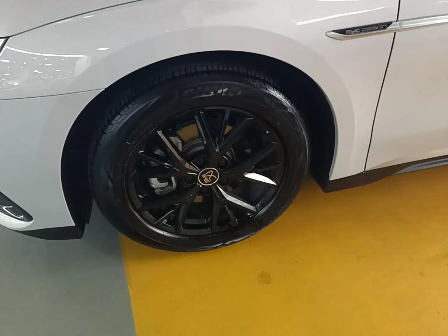 BYD Han 2024 DM-i Glory Edition 121KM Prestige Model — миниатюра 10